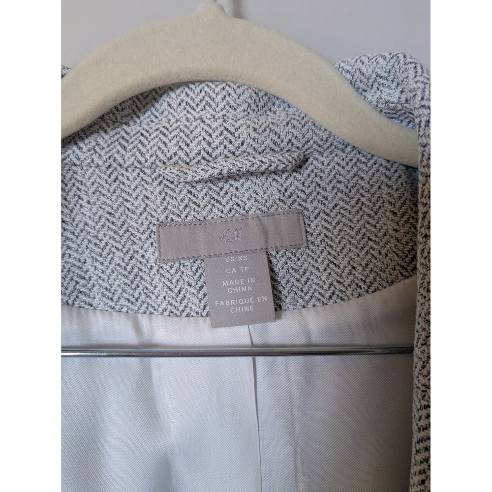 H&M Women's Size XS Tweed Herringbone Blazer Jacket Light Gray Ruched Sleeve - Picture 4 of 9